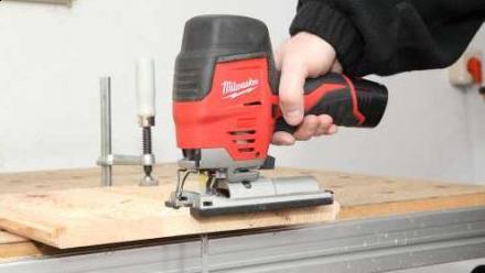 Test wyrzynarki akumulatorowej Milwaukee M12 JS-22B